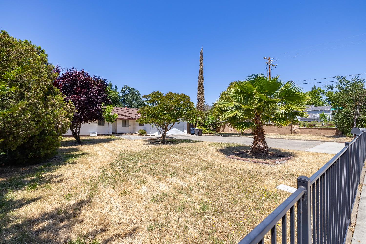 Detail Gallery Image 4 of 40 For 5541 Mariposa Ave, Citrus Heights,  CA 95610 - 3 Beds | 2 Baths