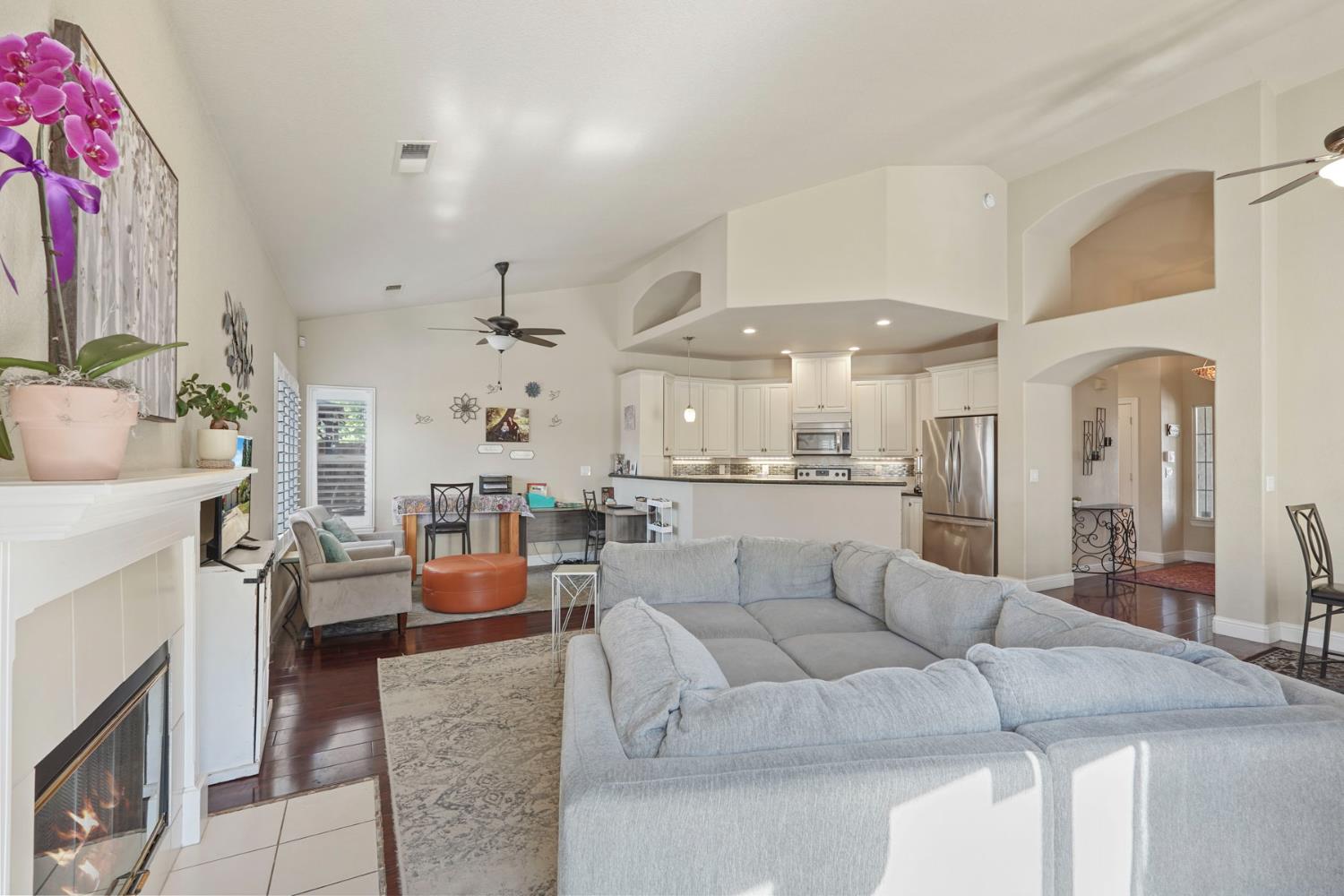 Detail Gallery Image 6 of 36 For 890 Alder Pl, Lodi,  CA 95242 - 3 Beds | 2 Baths