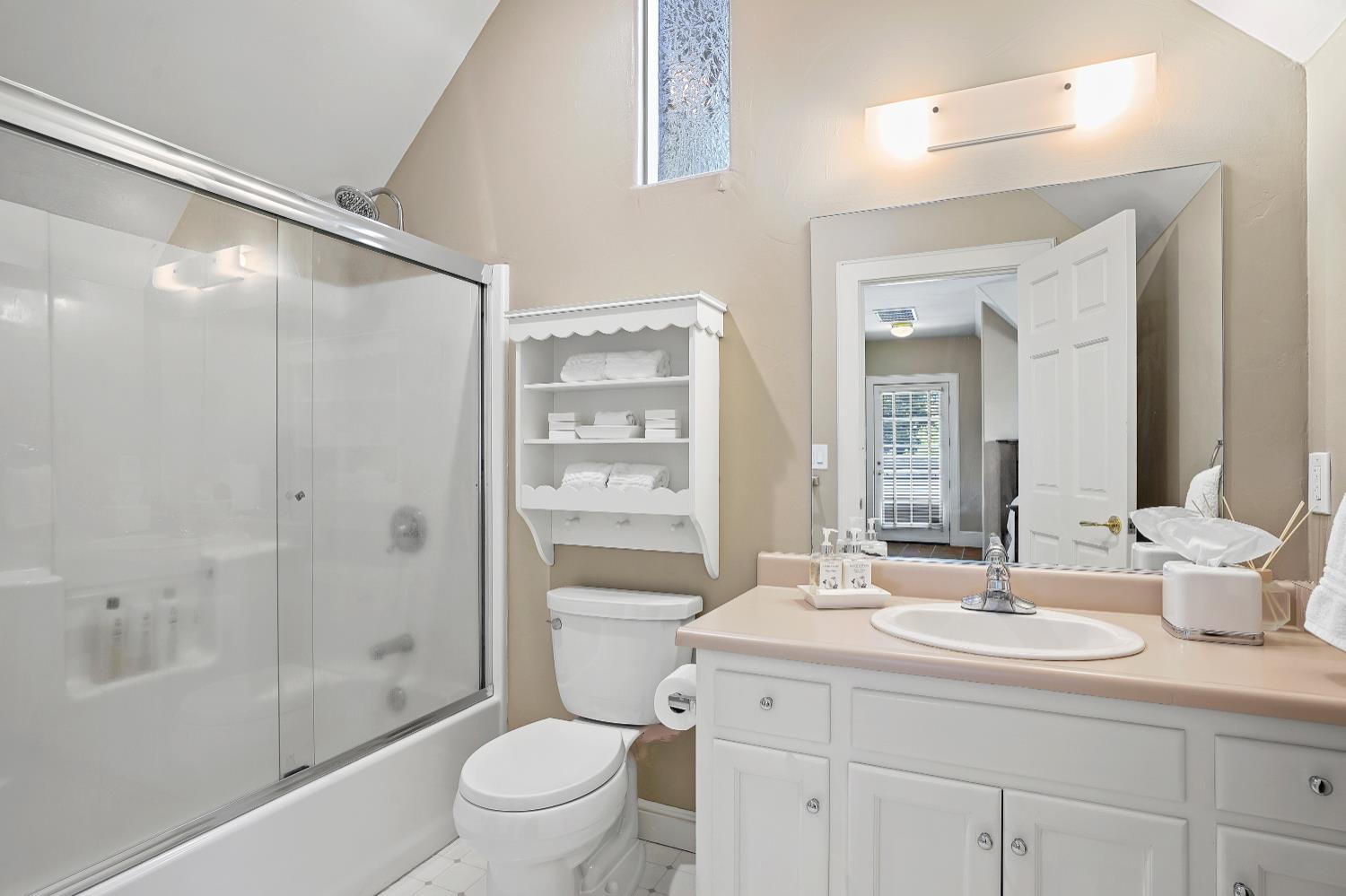 Detail Gallery Image 82 of 89 For 510 Knightsbridge Ln, Sacramento,  CA 95864 - 6 Beds | 4/1 Baths