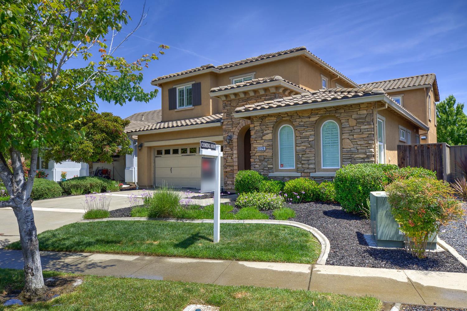 Detail Gallery Image 2 of 43 For 2229 Eastwood Dr, Roseville,  CA 95747 - 4 Beds | 3 Baths