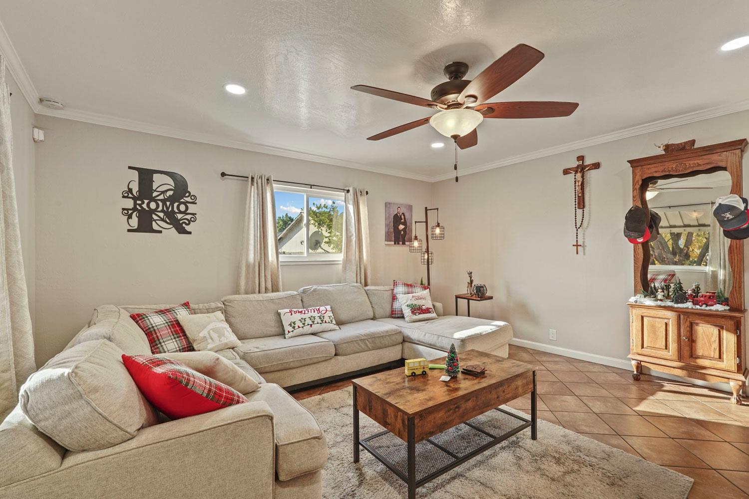 Detail Gallery Image 6 of 40 For 1129 S Lincoln St, Stockton,  CA 95206 - 3 Beds | 2 Baths
