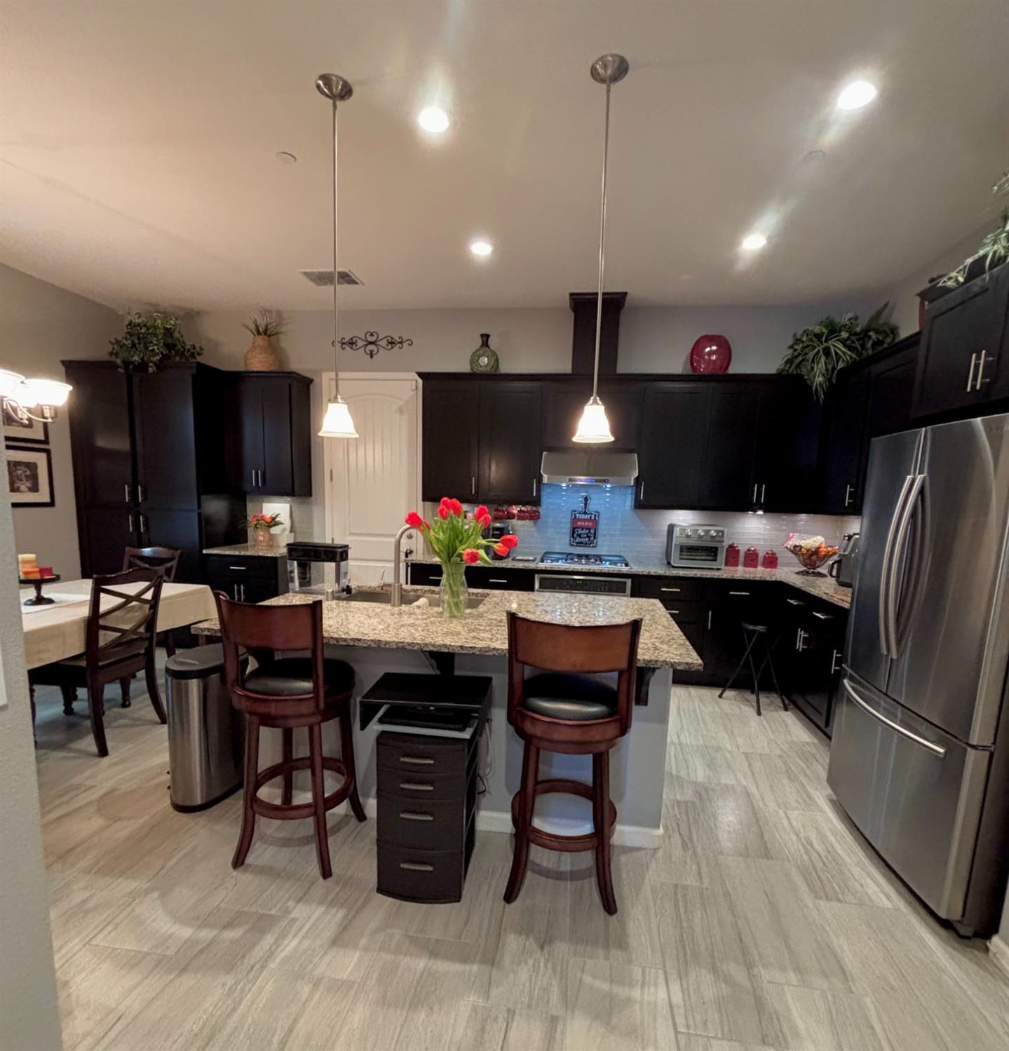 Detail Gallery Image 5 of 15 For 4348 Natomas Central Dr, Sacramento,  CA 95834 - 3 Beds | 2/1 Baths