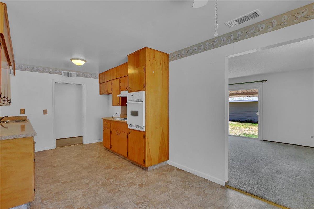 Detail Gallery Image 8 of 33 For 2410 N Township Rd, Yuba City,  CA 95993 - 3 Beds | 2 Baths