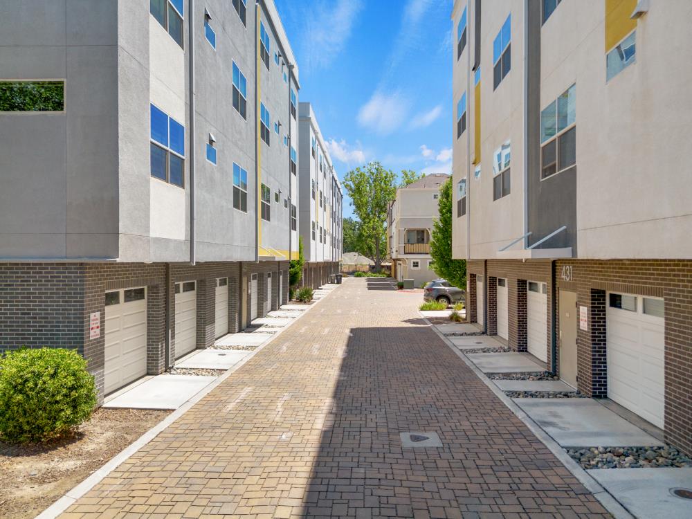 Detail Gallery Image 66 of 73 For 451 Tailoff Ln #401,  Sacramento,  CA 95818 - 2 Beds | 3 Baths