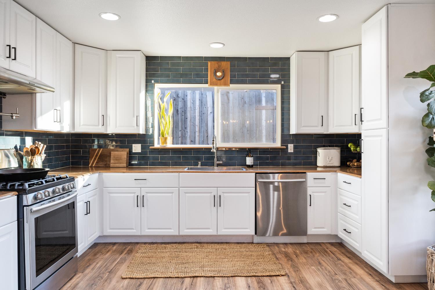 Detail Gallery Image 6 of 36 For 4519 Onyx Way, Carmichael,  CA 95608 - 3 Beds | 2 Baths