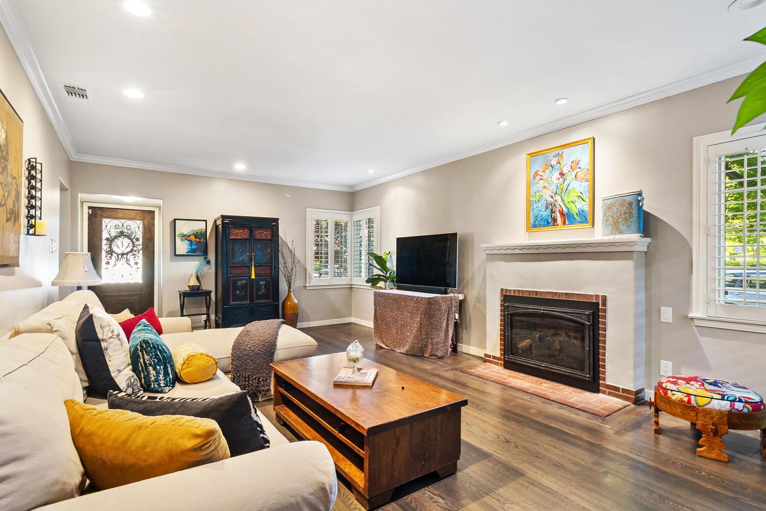 Detail Gallery Image 6 of 42 For 1621 Vallejo Way, Sacramento,  CA 95818 - 3 Beds | 2/1 Baths
