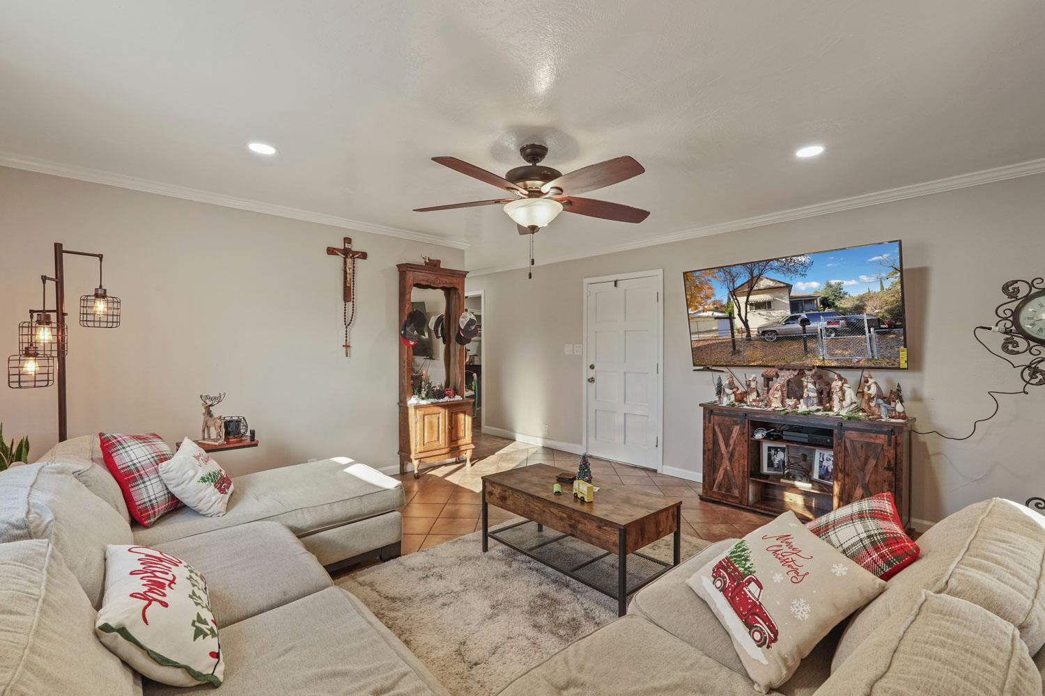 Detail Gallery Image 8 of 40 For 1129 S Lincoln St, Stockton,  CA 95206 - 3 Beds | 2 Baths
