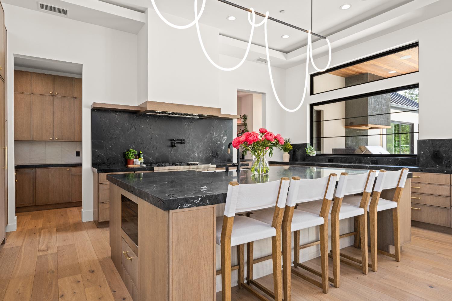 Detail Gallery Image 14 of 84 For 3320 Cherokee Trl, Loomis,  CA 95650 - 5 Beds | 3/1 Baths