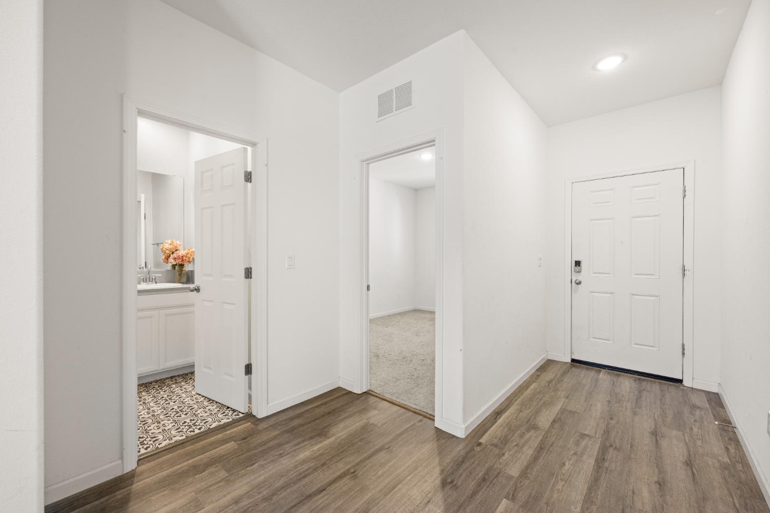 Detail Gallery Image 4 of 28 For 3064 Sky Watch Way, Roseville,  CA 95747 - 4 Beds | 3 Baths