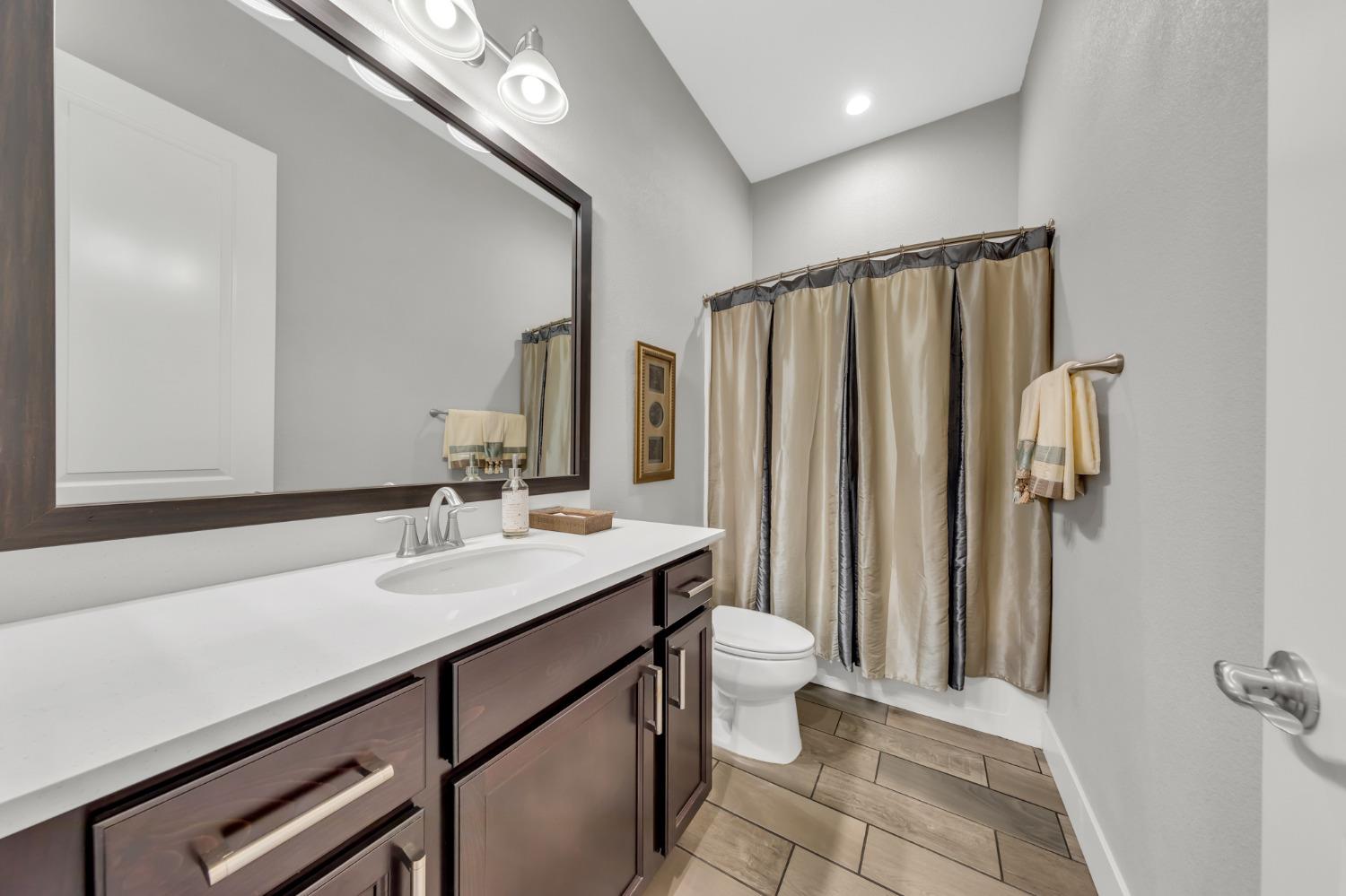Detail Gallery Image 8 of 48 For 368 Olivadi Way, Sacramento,  CA 95834 - 3 Beds | 2/1 Baths