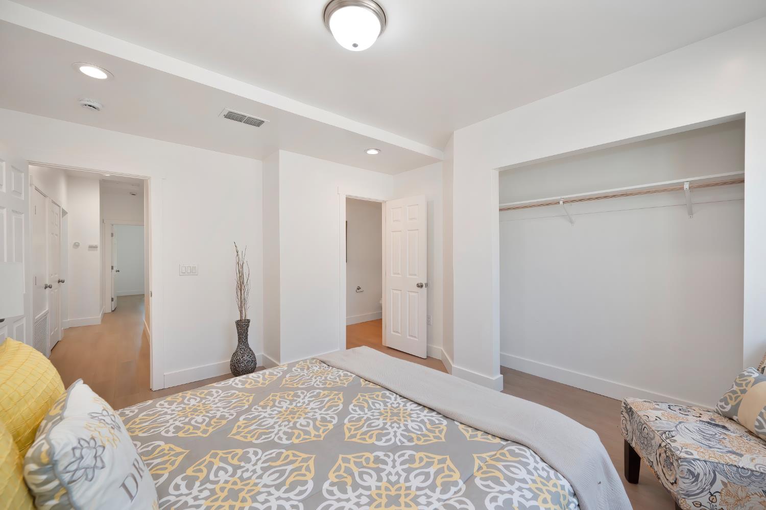 Detail Gallery Image 18 of 27 For 2391 Beaumont St, Sacramento,  CA 95815 - 2 Beds | 2 Baths