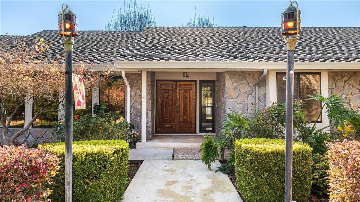 Detail Gallery Image 3 of 60 For 10007 Mountain Oak Rd, Oakdale,  CA 95361 - 3 Beds | 2/1 Baths