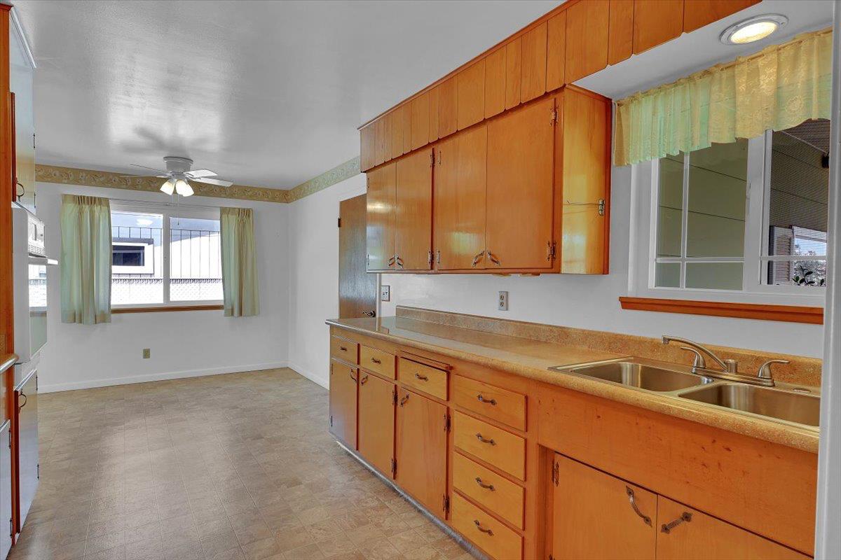 Detail Gallery Image 10 of 33 For 2410 N Township Rd, Yuba City,  CA 95993 - 3 Beds | 2 Baths