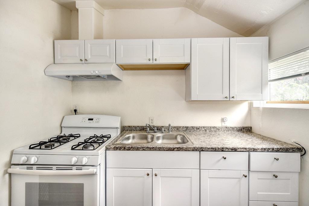 Detail Gallery Image 6 of 34 For 3946 23rd Ave, Sacramento,  CA 95820 - – Beds | – Baths