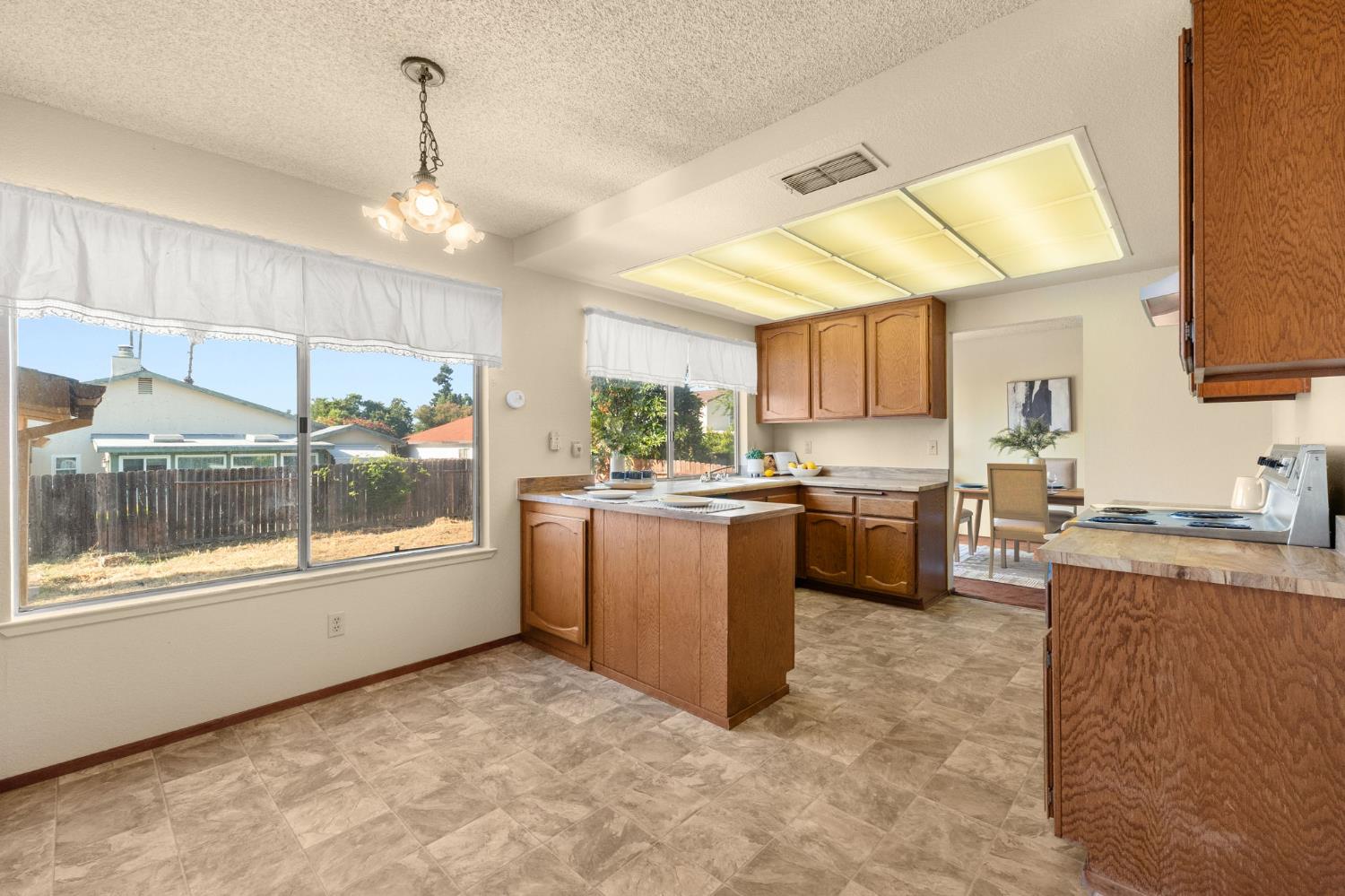 Detail Gallery Image 10 of 40 For 4195 Amapola Way, Sacramento,  CA 95823 - 4 Beds | 2/1 Baths