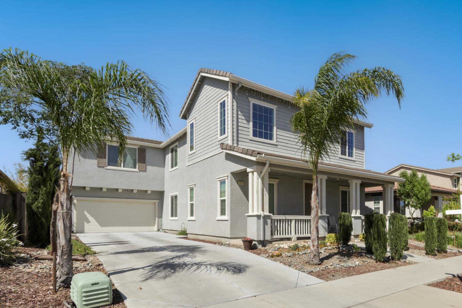Detail Gallery Image 1 of 45 For 2015 Davis St, Woodland,  CA 95776 - 5 Beds | 3 Baths