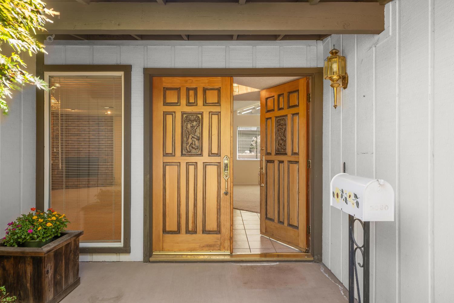 Detail Gallery Image 3 of 30 For 5030 Rimwood Dr, Fair Oaks,  CA 95628 - 3 Beds | 2 Baths