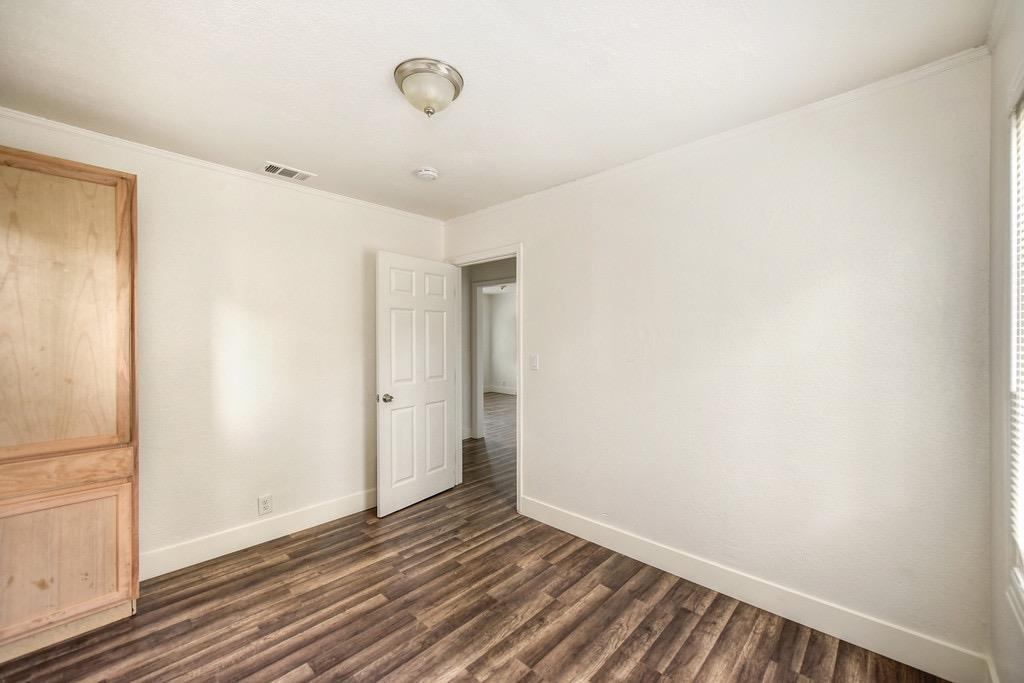 Detail Gallery Image 11 of 34 For 3946 23rd Ave, Sacramento,  CA 95820 - – Beds | – Baths