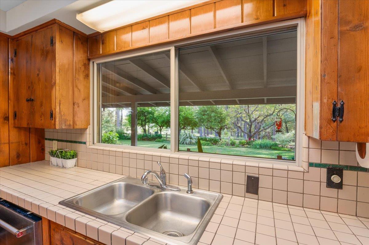 Karrys Place, Grass Valley, California image 7