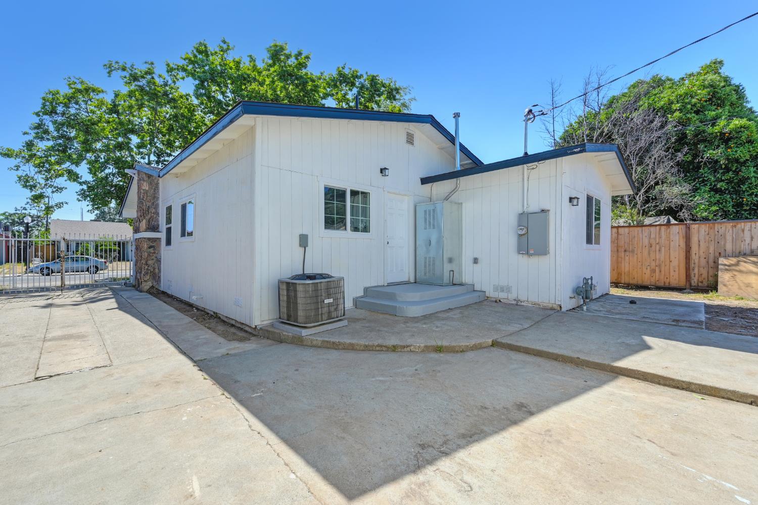 Detail Gallery Image 27 of 27 For 2391 Beaumont St, Sacramento,  CA 95815 - 2 Beds | 2 Baths