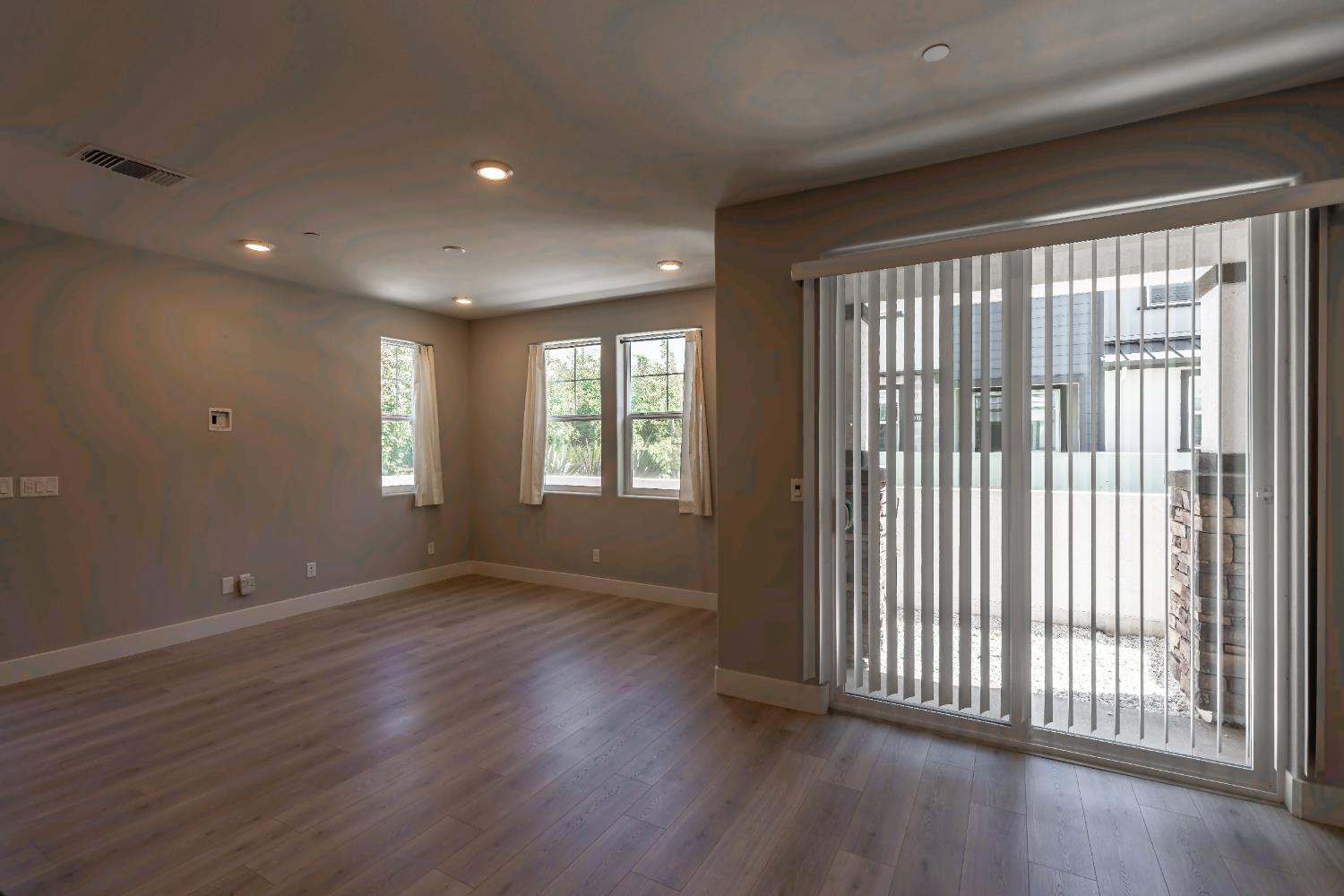 Detail Gallery Image 12 of 41 For 3080 Seaspray Walk, Sacramento,  CA 95833 - 3 Beds | 2/1 Baths