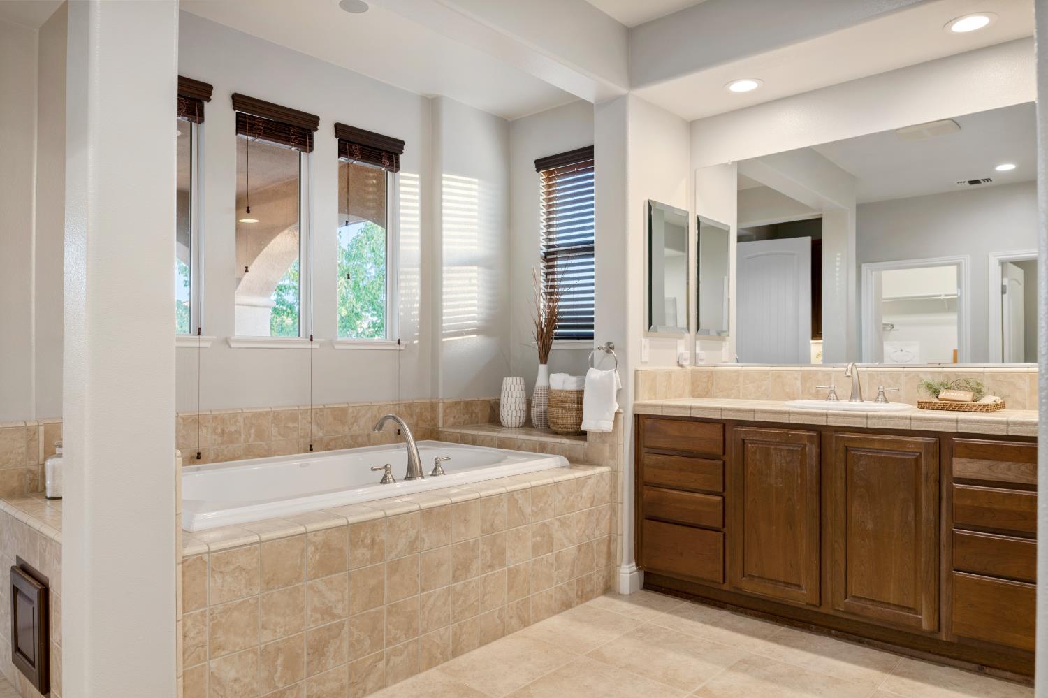Detail Gallery Image 37 of 50 For 308 Rialto Ct, El Dorado Hills,  CA 95762 - 5 Beds | 4 Baths