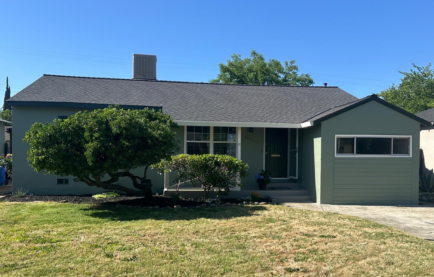 Detail Gallery Image 2 of 22 For 6322 Jansen Dr, Sacramento,  CA 95824 - 2 Beds | 1 Baths