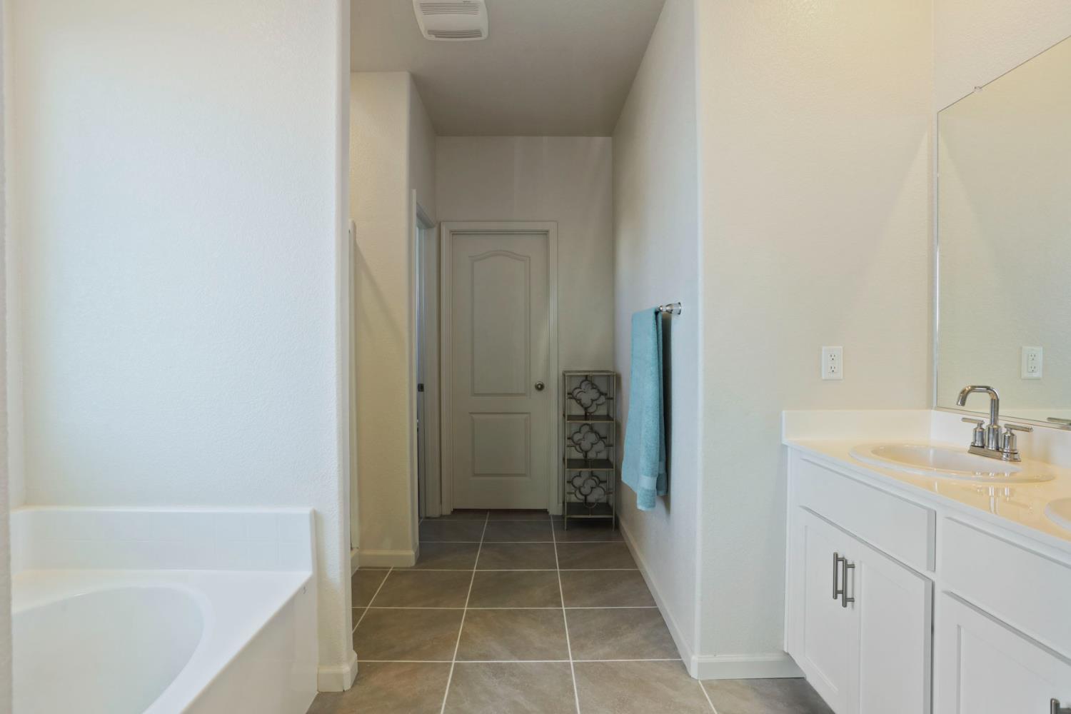 Detail Gallery Image 34 of 64 For 6925 Foraker Dr, Stockton,  CA 95219 - 5 Beds | 3/1 Baths