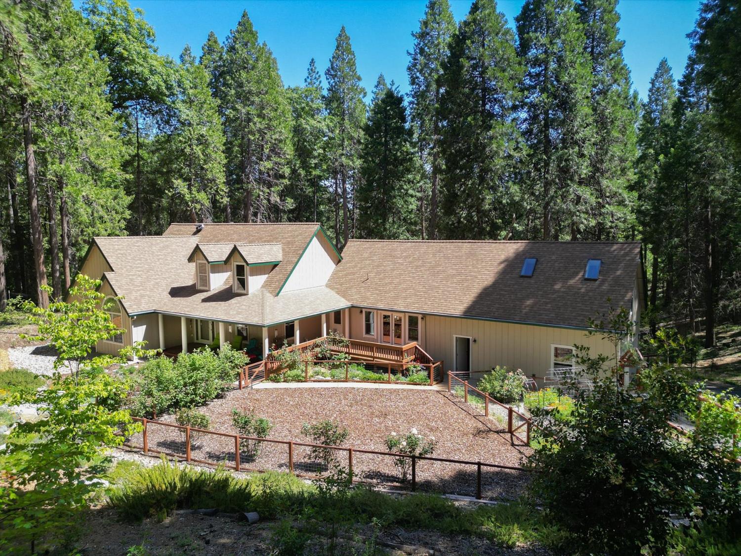 Detail Gallery Image 1 of 99 For 13459 Bass Trail, Grass Valley,  CA 95945 - 4 Beds | 3 Baths