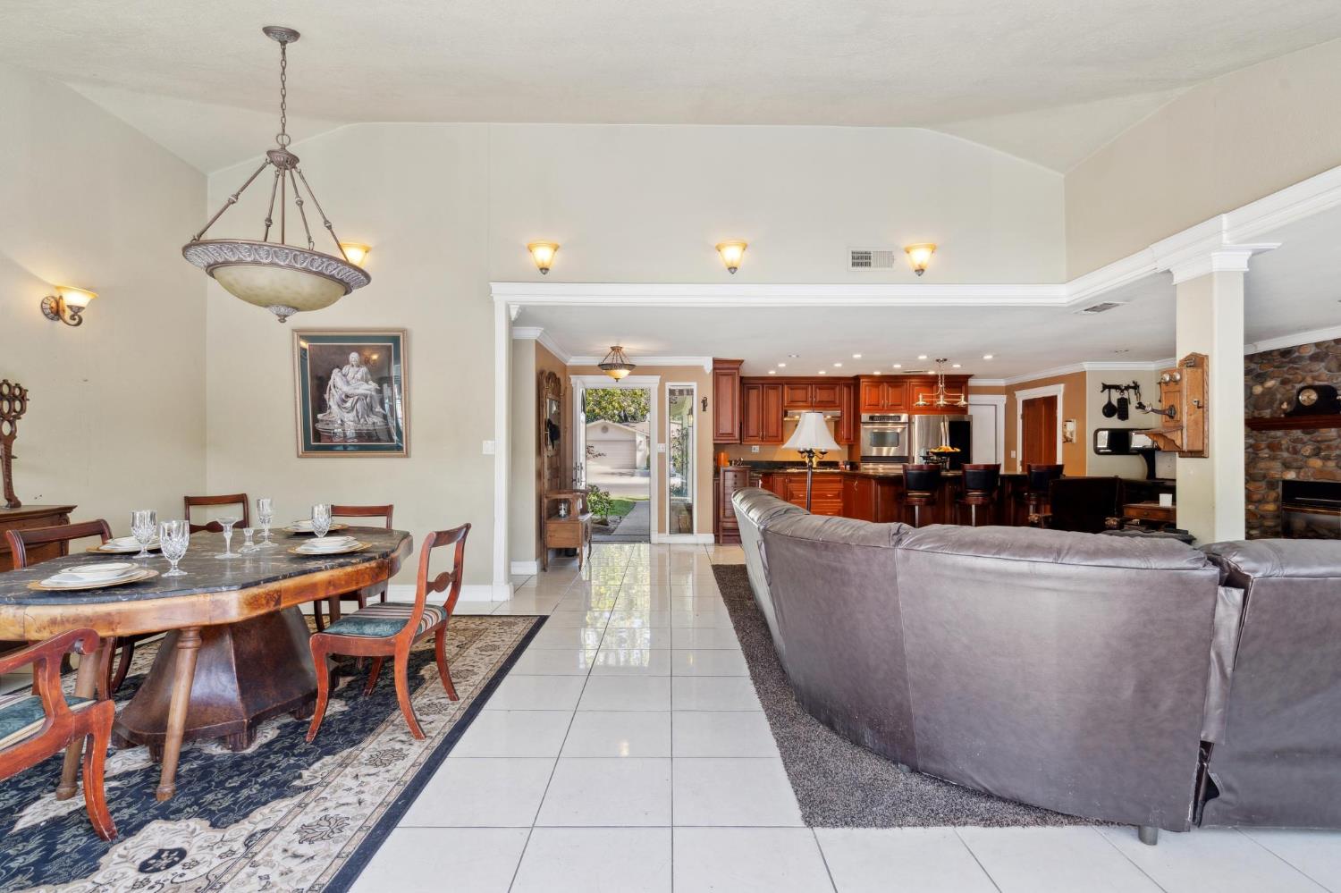 Detail Gallery Image 8 of 24 For 1428 Chelsea Way, Stockton,  CA 95209 - 3 Beds | 2 Baths