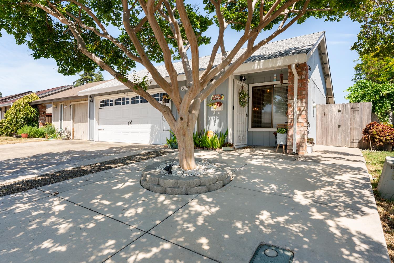 Detail Gallery Image 5 of 47 For 7679 Lakewood Park Dr, Sacramento,  CA 95828 - 2 Beds | 2 Baths