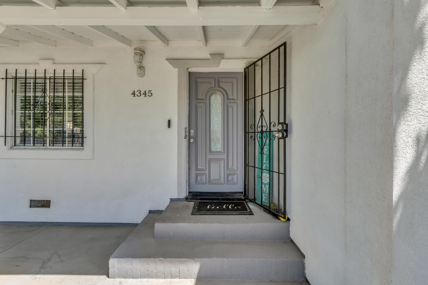 Detail Gallery Image 5 of 46 For 4345 48th St, Sacramento,  CA 95820 - 3 Beds | 2 Baths