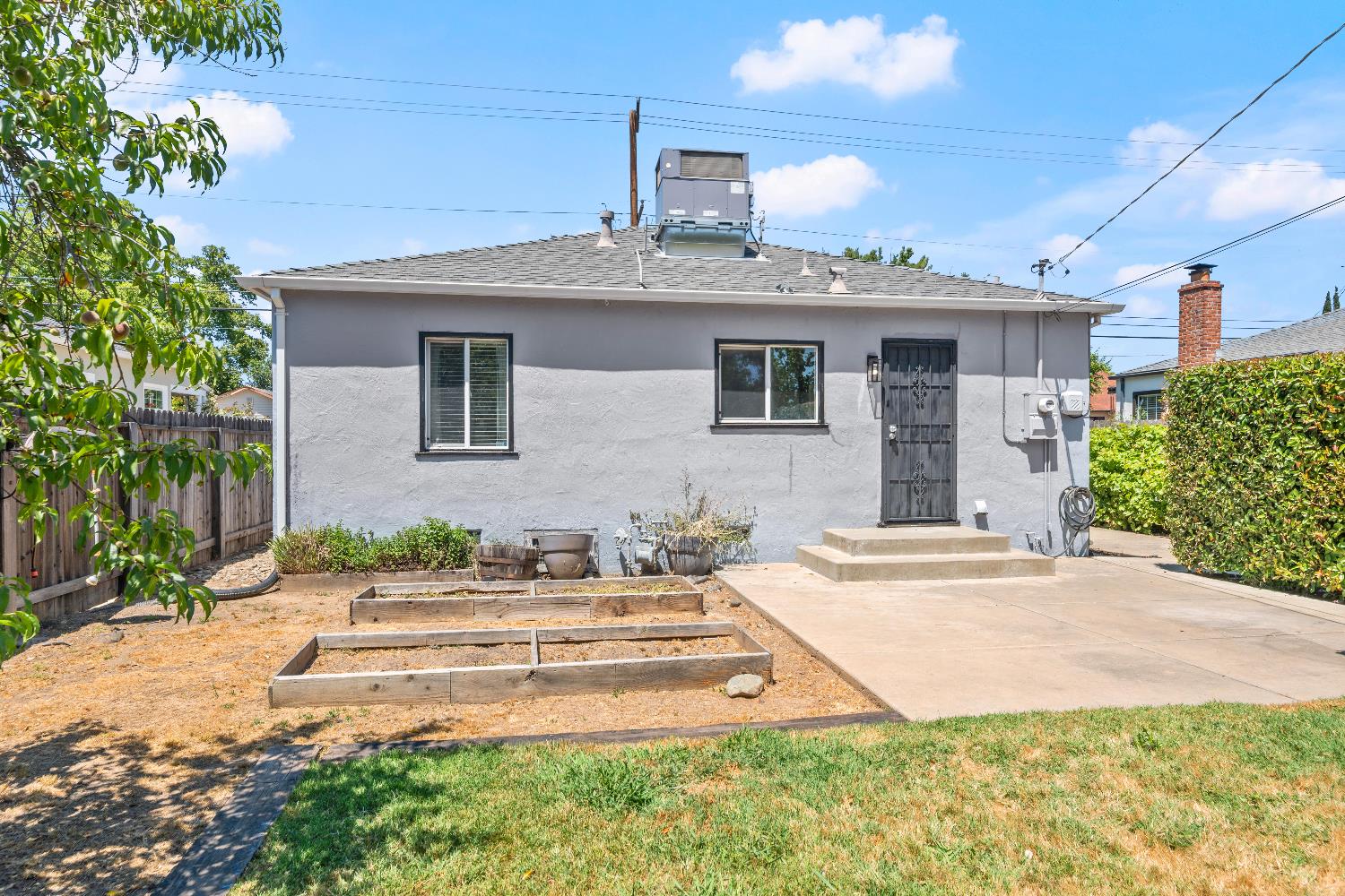 Detail Gallery Image 36 of 51 For 3914 12th Ave, Sacramento,  CA 95817 - 2 Beds | 1 Baths