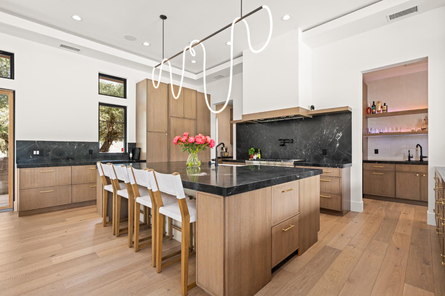 Detail Gallery Image 15 of 84 For 3320 Cherokee Trl, Loomis,  CA 95650 - 5 Beds | 3/1 Baths