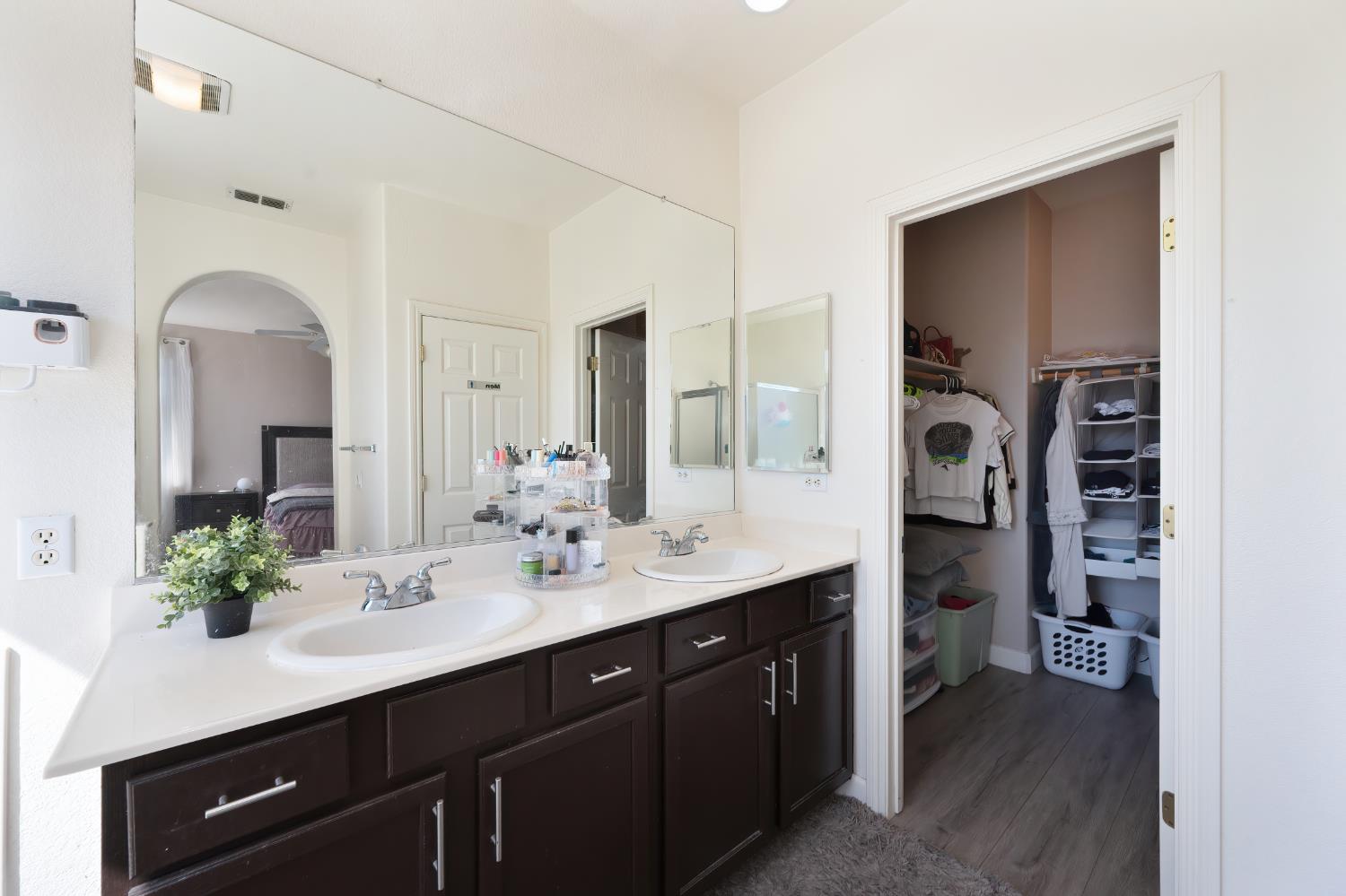 Detail Gallery Image 25 of 42 For 10112 Nebbiolo Ct, Elk Grove,  CA 95624 - 4 Beds | 3 Baths