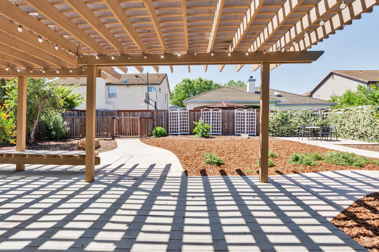 Detail Gallery Image 23 of 34 For 9588 Fetlock Way, Elk Grove,  CA 95624 - 3 Beds | 2 Baths