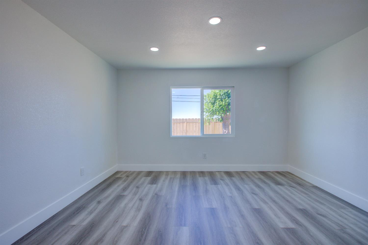 Detail Gallery Image 13 of 21 For 12337 W Main St, Turlock,  CA 95380 - 1 Beds | 2 Baths
