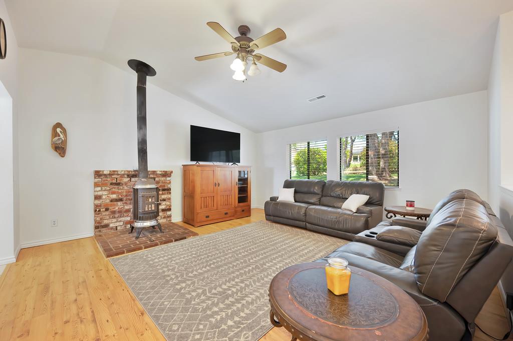 Detail Gallery Image 8 of 44 For 2120 Lovejoy Ln, Cool,  CA 95614 - 3 Beds | 2 Baths