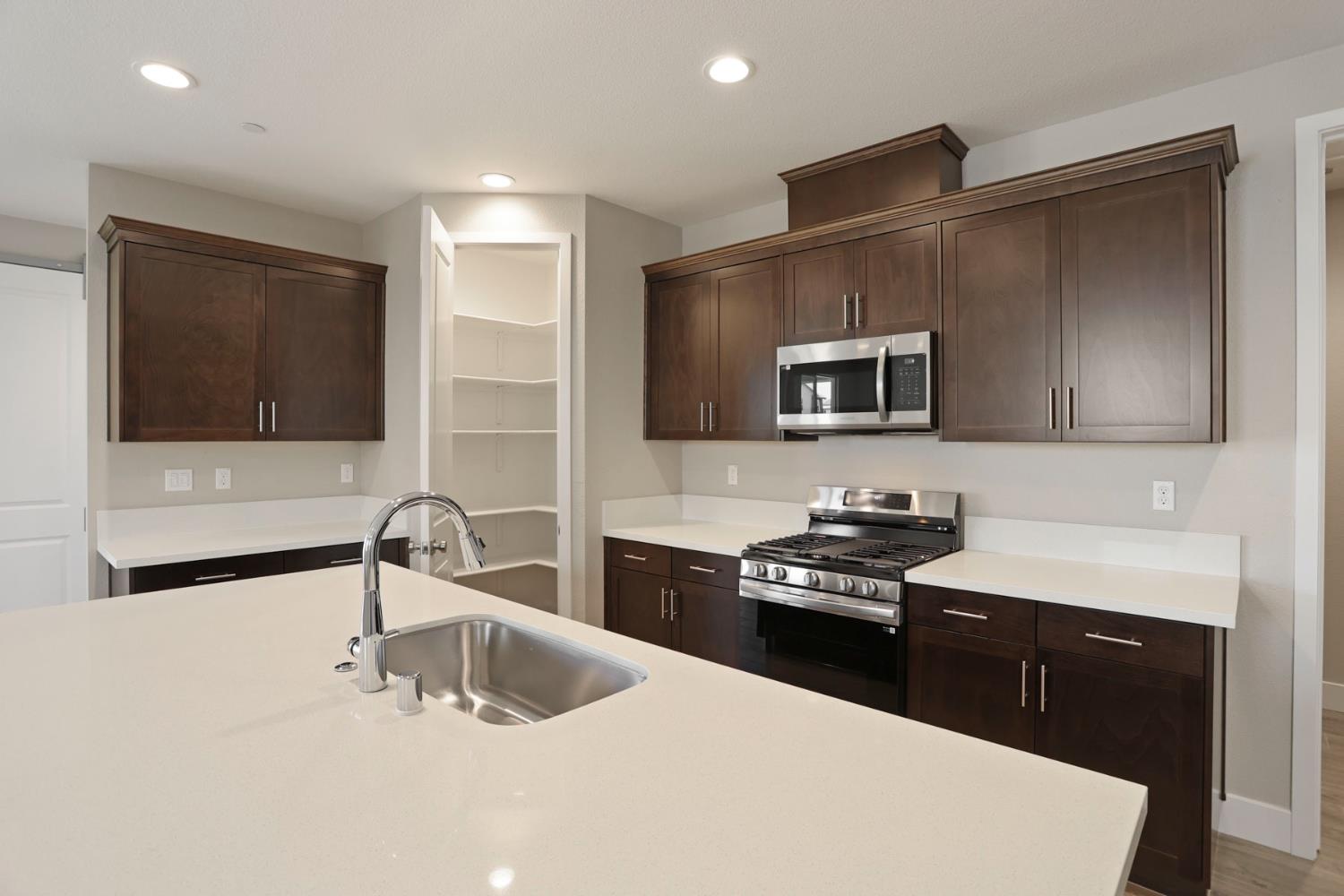 Detail Gallery Image 12 of 34 For 2176 Enchantment Dr, Manteca,  CA 95337 - 3 Beds | 2/1 Baths