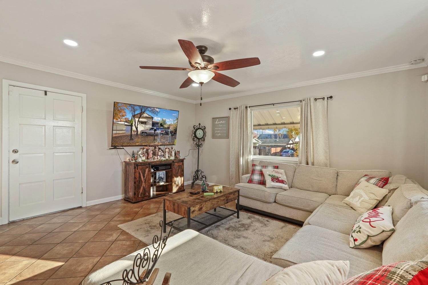 Detail Gallery Image 7 of 40 For 1129 S Lincoln St, Stockton,  CA 95206 - 3 Beds | 2 Baths