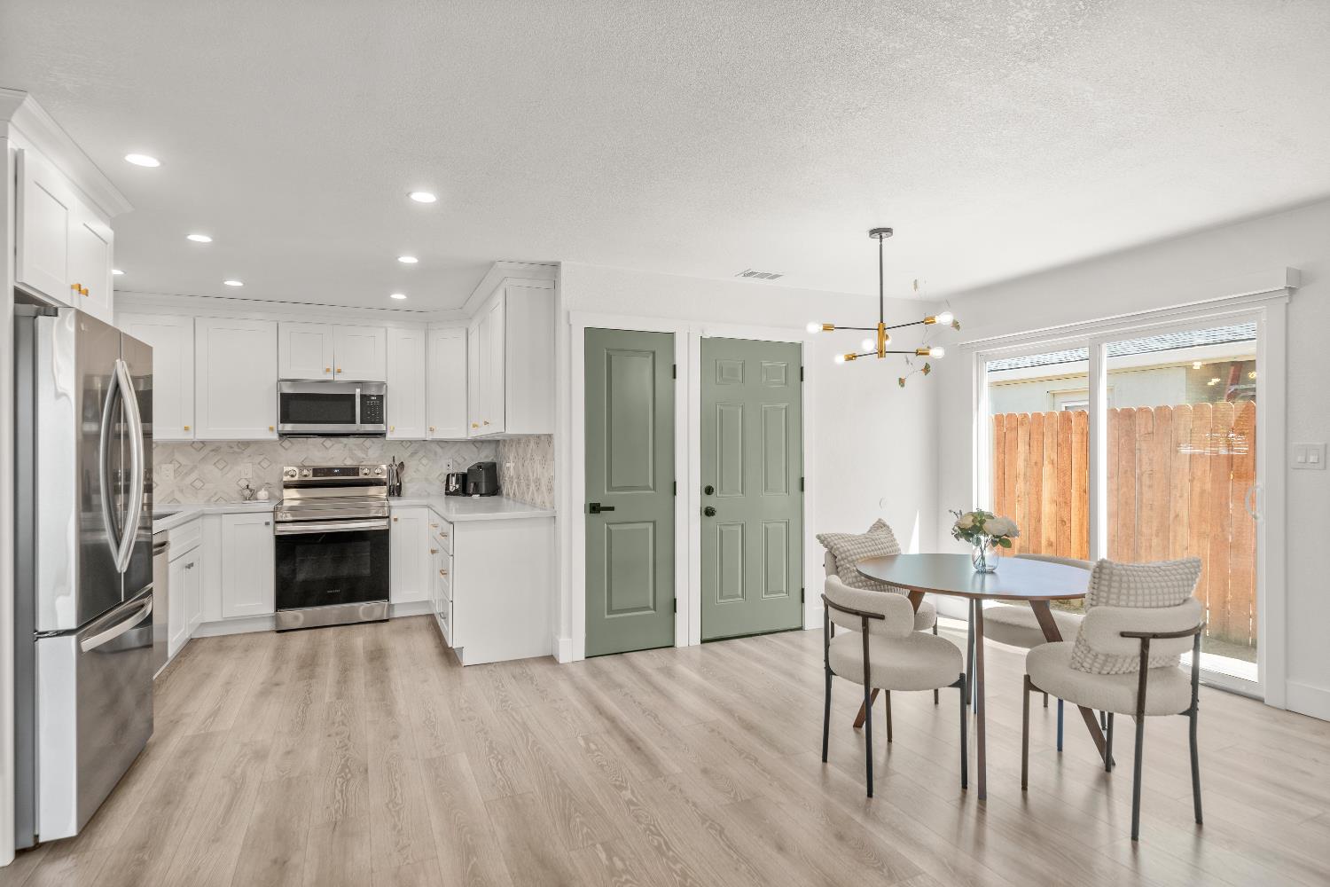 Detail Gallery Image 12 of 33 For 6840 Kettering Cir, Fair Oaks,  CA 95628 - 3 Beds | 2 Baths
