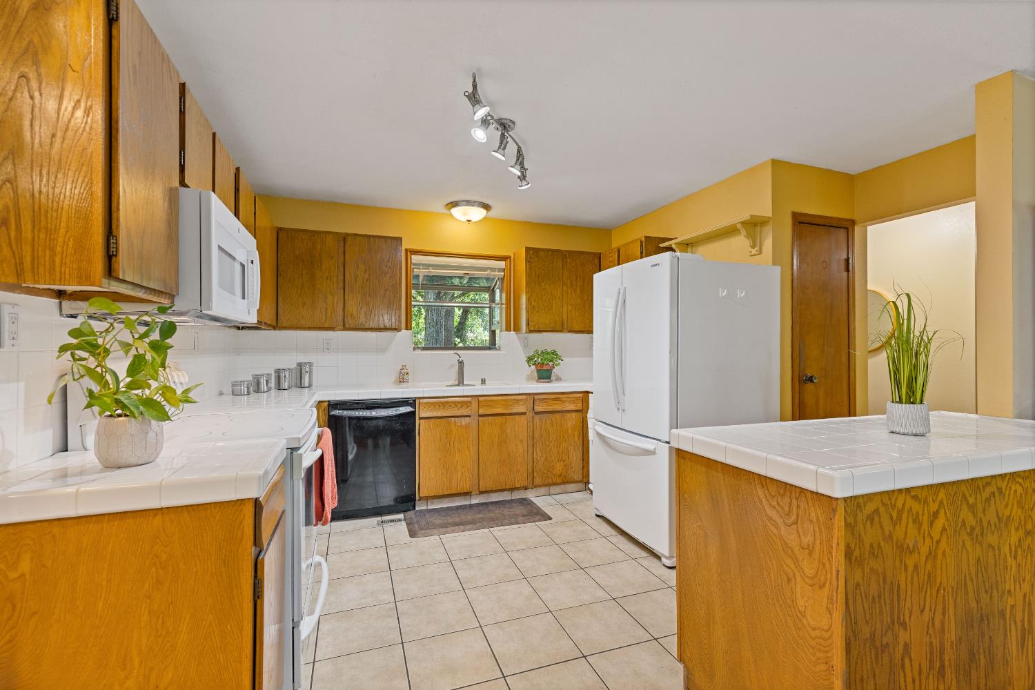 Detail Gallery Image 36 of 59 For 7705 Horseshoe Bar Rd, Loomis,  CA 95650 - 3 Beds | 2 Baths