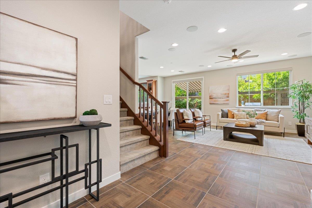 Detail Gallery Image 9 of 54 For 1032 Oakbriar Cir, Roseville,  CA 95747 - 4 Beds | 3 Baths