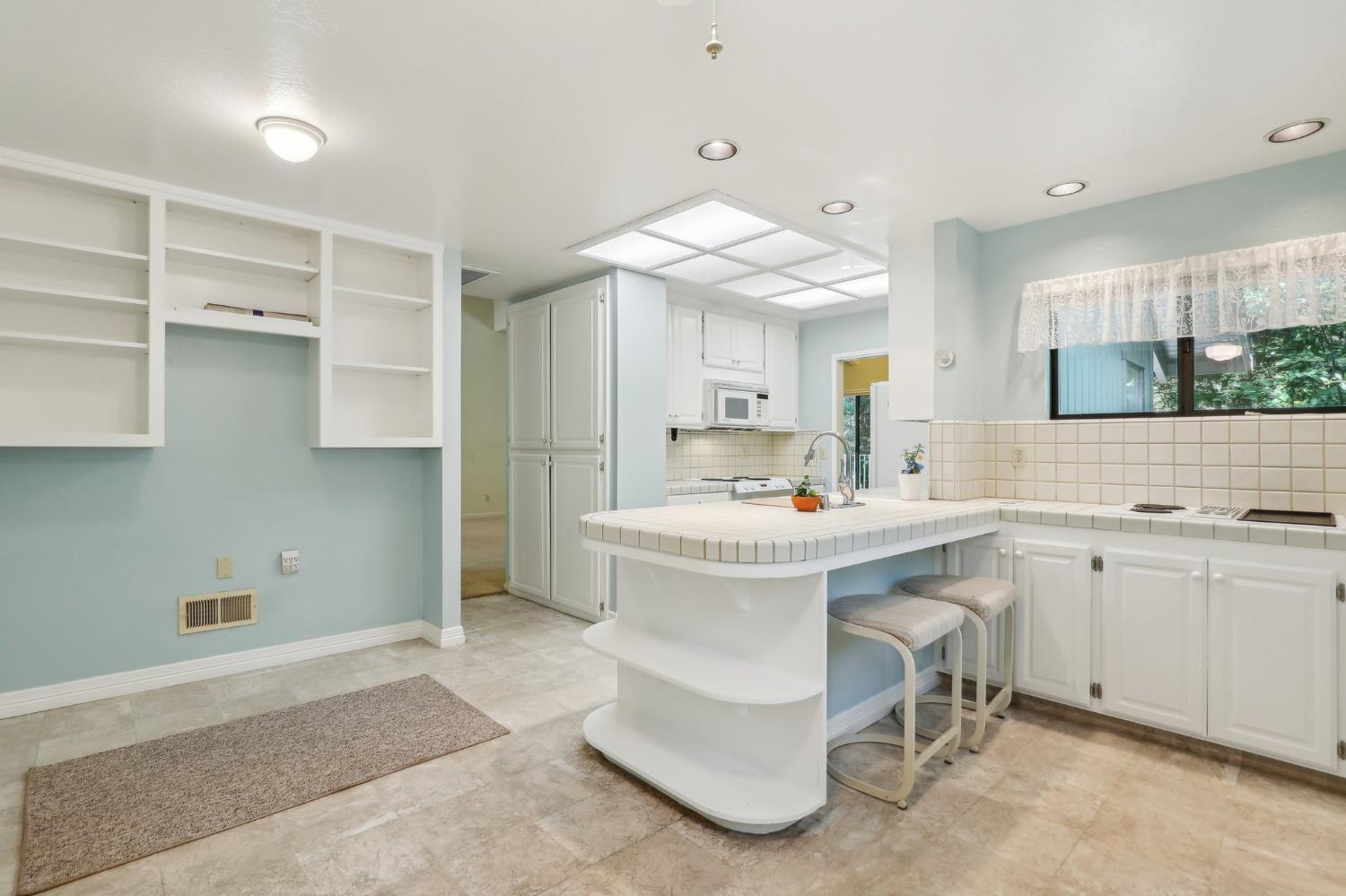 Detail Gallery Image 13 of 47 For 84 Riverknoll Pl, Carmichael,  CA 95608 - 2 Beds | 2/1 Baths