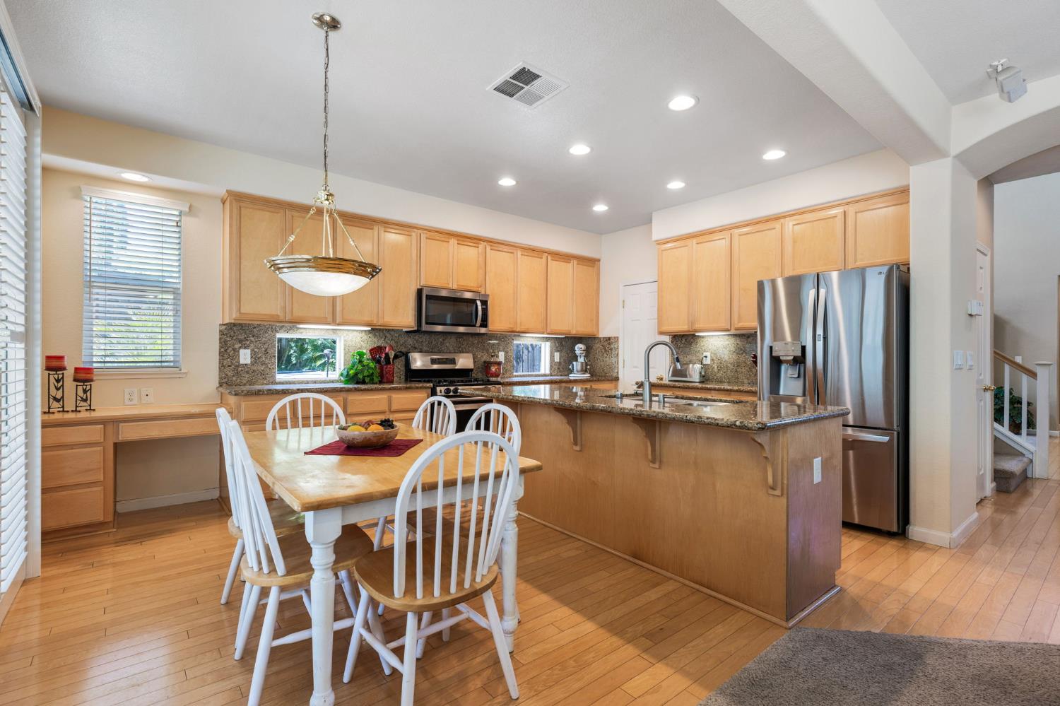 Detail Gallery Image 4 of 37 For 1931 Sanderling Ct, Rocklin,  CA 95765 - 5 Beds | 3 Baths