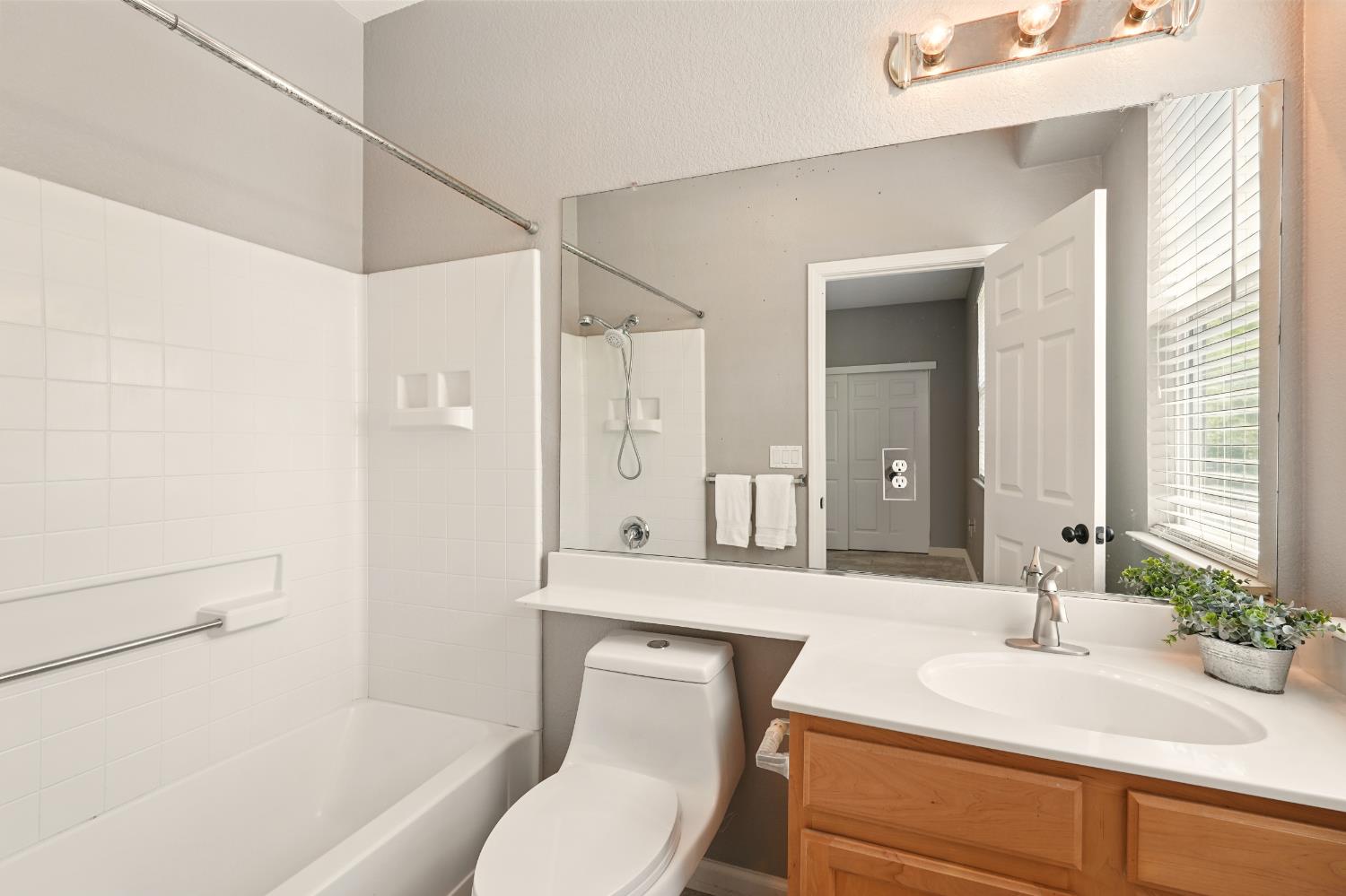 Detail Gallery Image 30 of 34 For 1600 Kentucky Way, Rocklin,  CA 95765 - 2 Beds | 2/1 Baths
