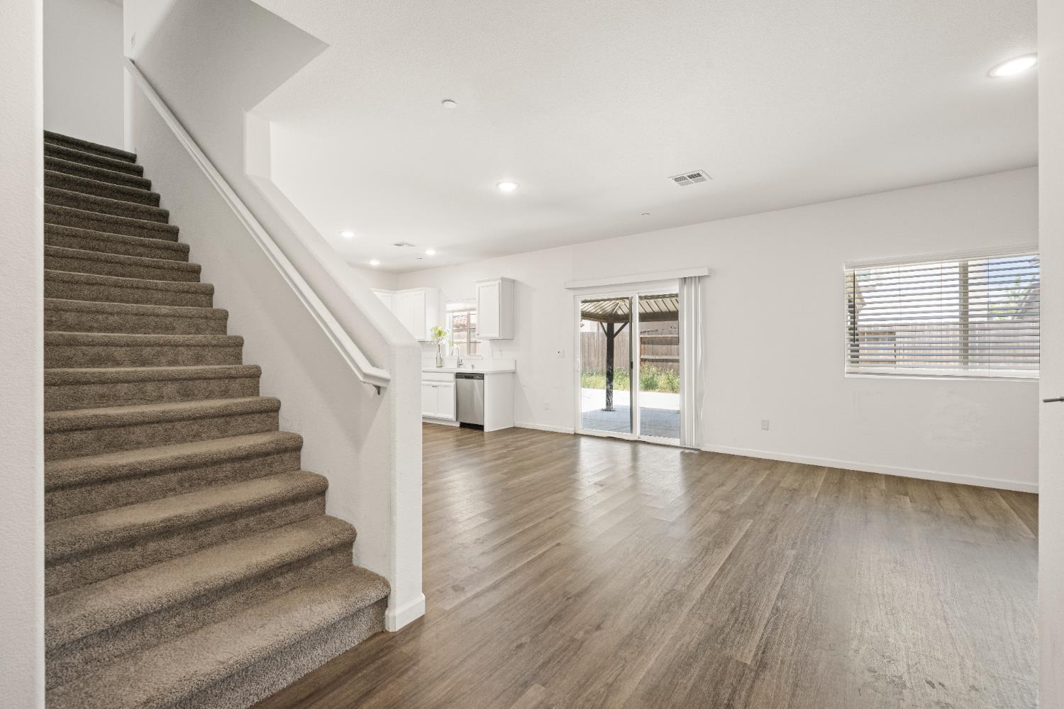 Detail Gallery Image 14 of 28 For 3064 Sky Watch Way, Roseville,  CA 95747 - 4 Beds | 3 Baths