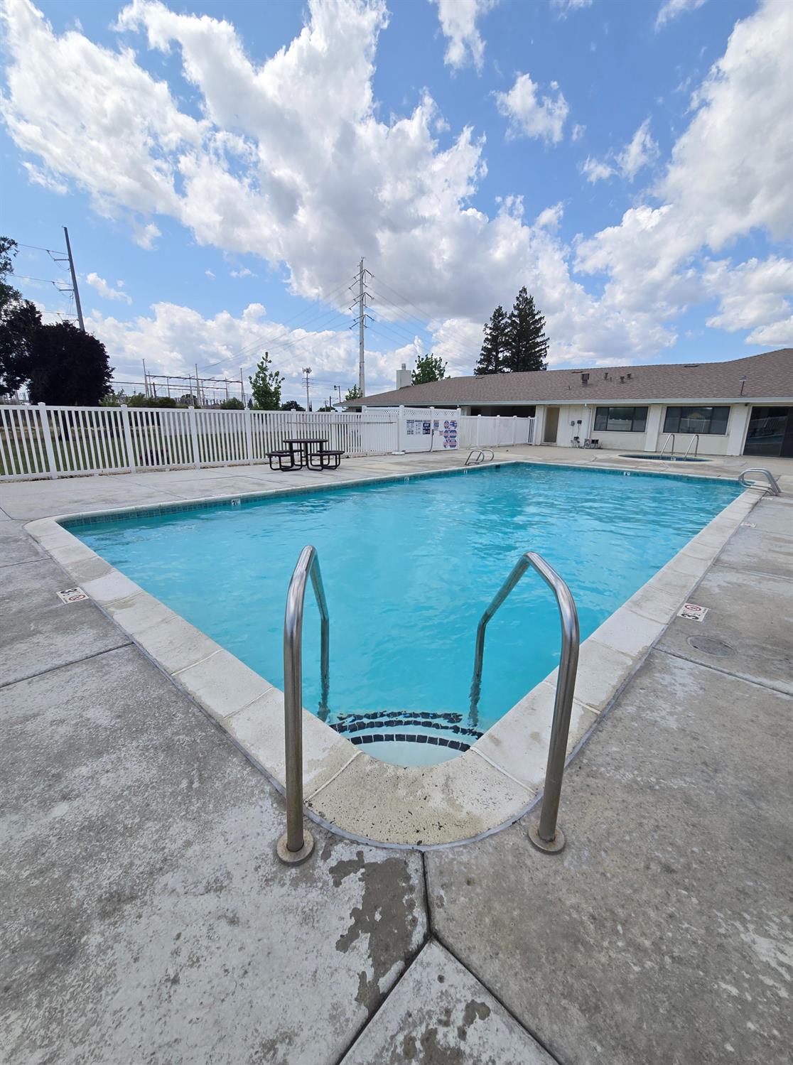 Detail Gallery Image 38 of 43 For 94 Bentley Ave, Sacramento,  CA 95823 - 3 Beds | 2 Baths