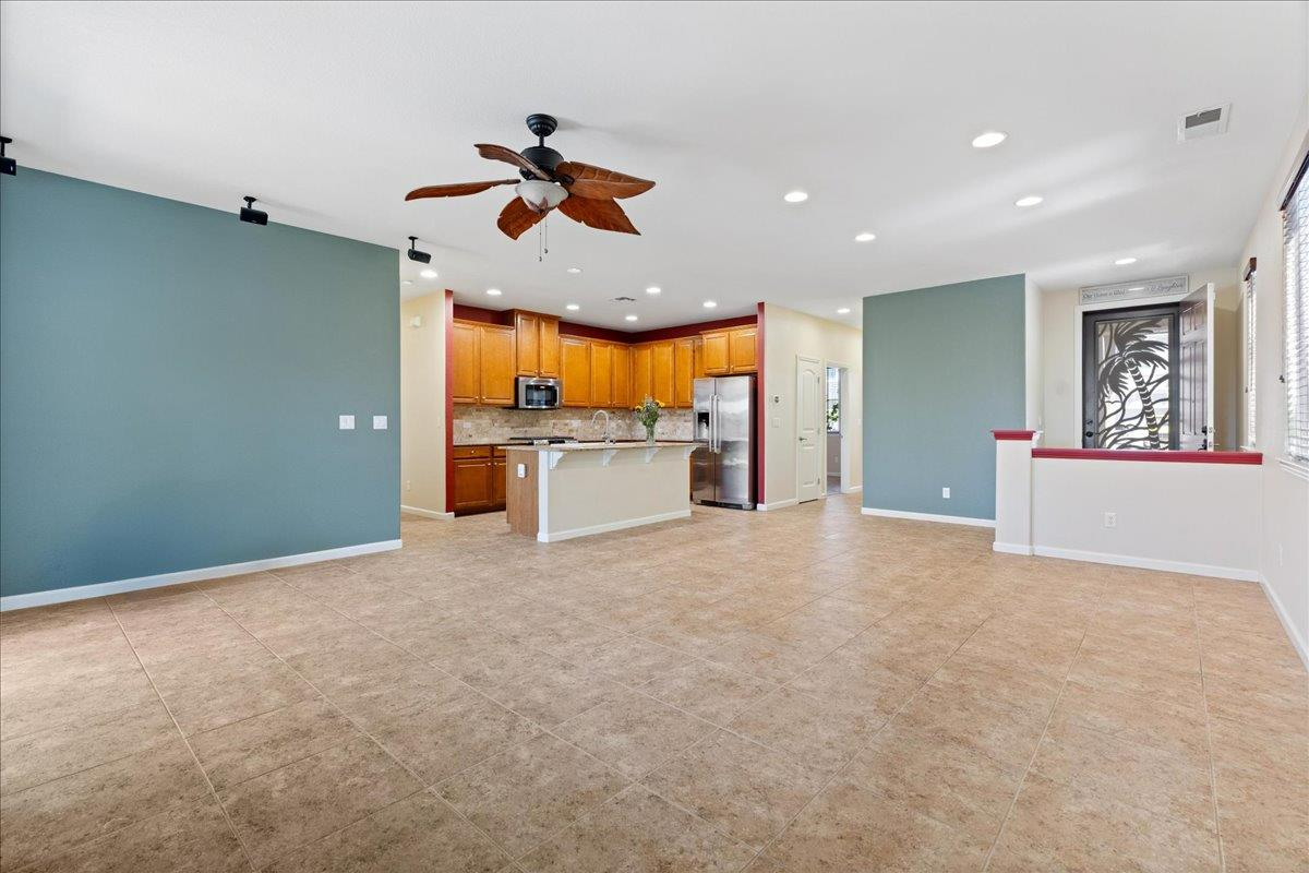 Detail Gallery Image 12 of 48 For 5313 Dusty Rose Way, Rancho Cordova,  CA 95742 - 3 Beds | 2 Baths