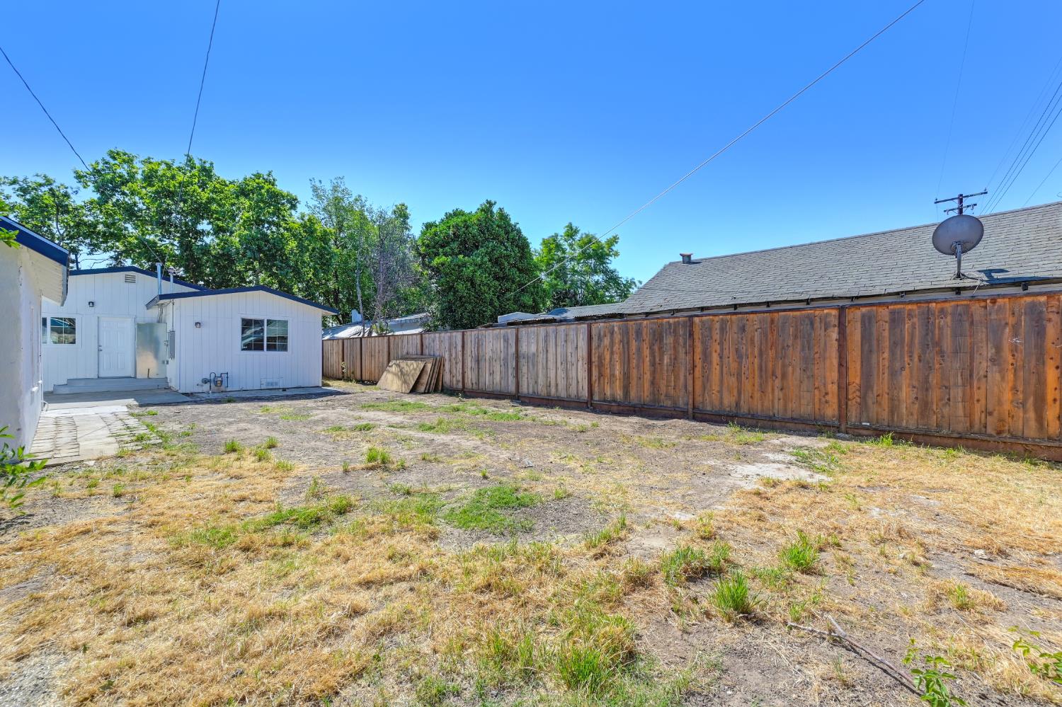Detail Gallery Image 25 of 27 For 2391 Beaumont St, Sacramento,  CA 95815 - 2 Beds | 2 Baths